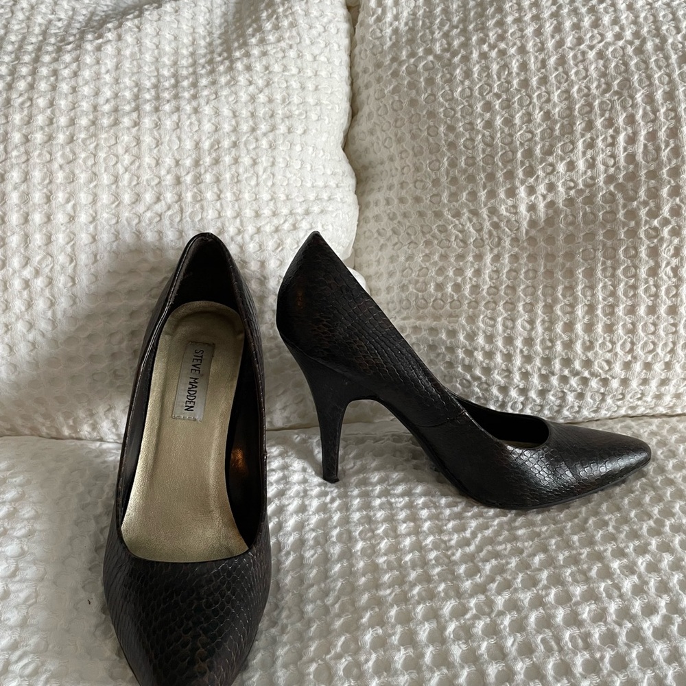 Steve Madden Textured Black Heels
